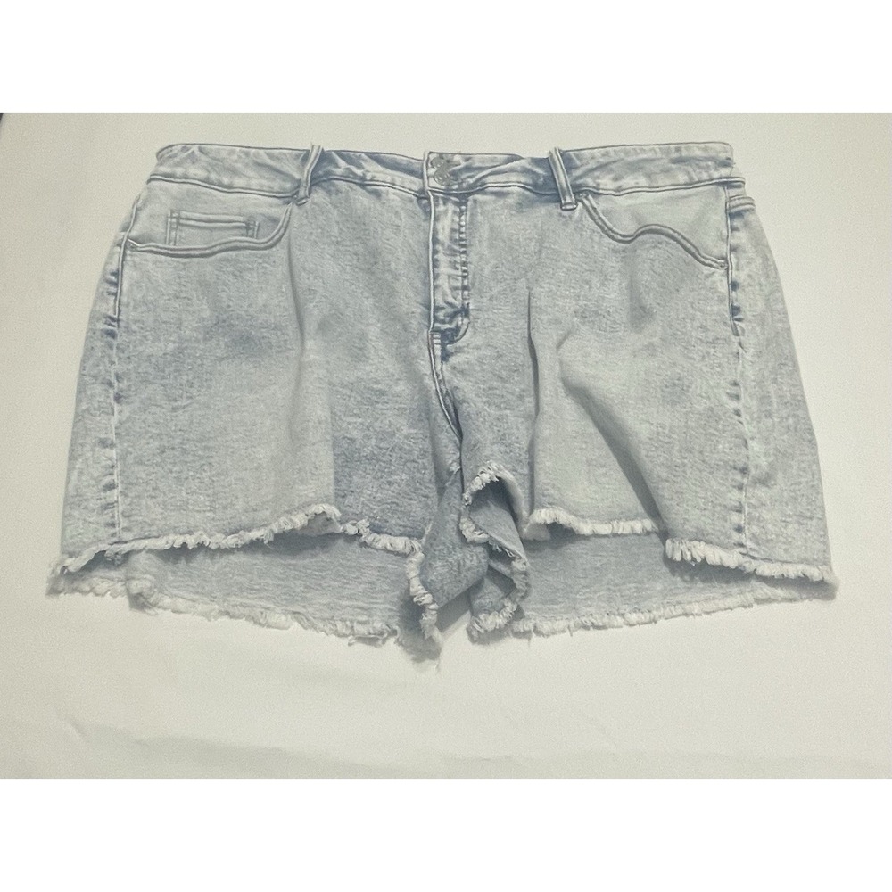 Ava & Viv Womans light Wash Denim Shorts Size 24 Y2K High Rise Raw Hem